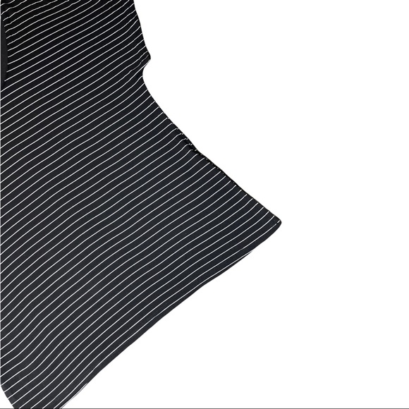 ⭐️Black and white striped short sleeve scoop neck t-shirt size large women’s - Picture 6 of 8